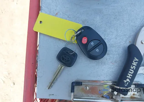 2013 Toyota Sienna L V6 7 Passenger z USA, uszkodzony, nr VIN 5TDZK3DC3DS321573